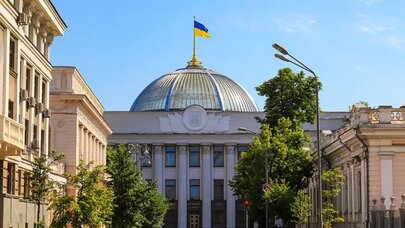 Ukrayna daha 3 ay müharibə rejimində qalacaq - Zelenskiyə dəstək verildi