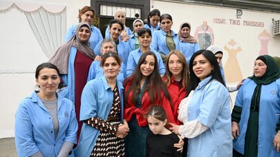 Prezidentin qızı və gəlini Şamaxıda sosial tikiş müəssisəsində - Foto