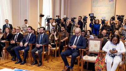 VII Mədəniyyətlərarası Dialoq Forumuna həsr olunan mətbuat konfransı keçirildi - FOTO