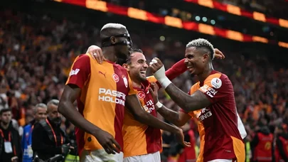 “Qalatasaray” “Fənərbağça”nı məğlub edərək liderliyə yüksəldi