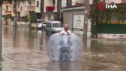 Seldə hərəkət etmək üçün bu üsula əl atdı - VİDEO