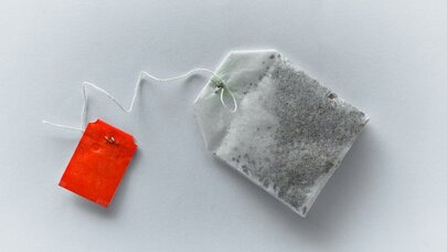 Paket çaylarda təhlükə: Bir fincanda 2500 mikroplastik hissəcik aşkarlandı