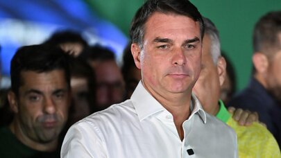 Dörd avtomobil, üç ölkə, şəxsi təyyarə: Görün Bolsonaronu Braziliyadan necə çıxarıblar