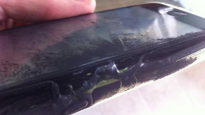 iPhone cibində partladı