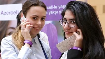 Azercell-dən tələbələrə dəstək Şirkət Karyera Sərgisində iştirak etdi (R)