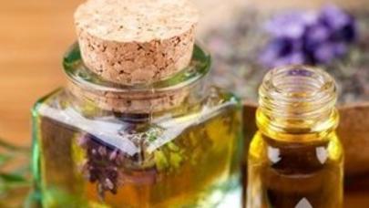 Makiyajınızı lavanda yağı ilə təmizləyin