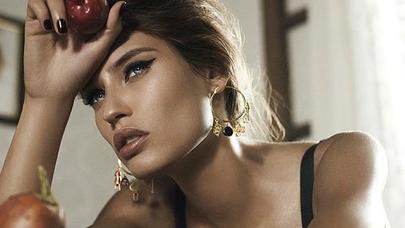 Anası azərbaycanlı olan modelin dünyaya səs salan gözəlliyi - FOTOLAR
