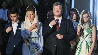 Prezidentin 53 yaşlı xanımı qiyafəsi ilə yenə təəccübləndirdi - FOTOLAR