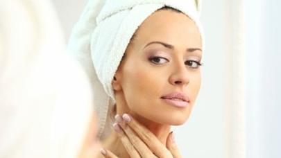 Boyundakı qırışlara qarşı alma şirəsi