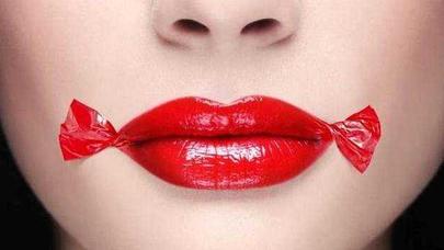 Quruyub çatlayan dodaqlar üçün qidalandırıcı maskalar