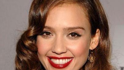 Özünüzə uyğun dodaq boyasını tapın!