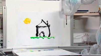 İnsanın baxışını izləyərək şəkil çəkən robot ixtira olunub