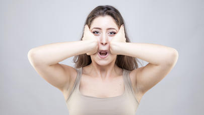 Üzdəki qüsurları yox edən yoqa hərəkətləri