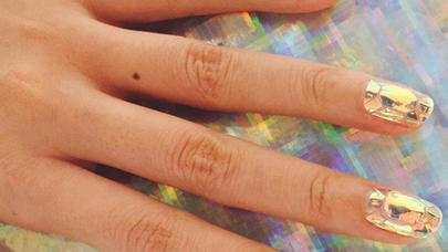 Manikürdə yeni tendensiya: şüşə dırnaqlar – FOTOLAR