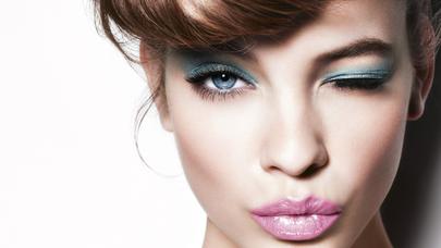 Mavi göz kölgəsi yenidən dəbə mindi – FOTOLAR