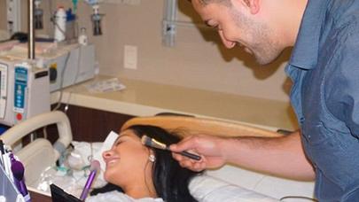 Doğuş zamanı makiyaj etdi - VİDEO