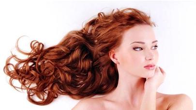 Saçları kəpəkdən təmizləyən yaşıl çay