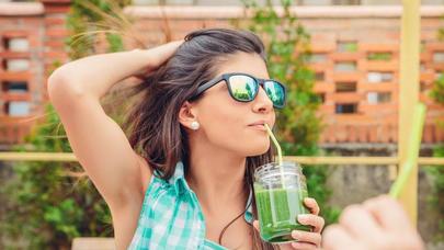 Qüsursuz gözəllik üçün 24 saat ərzində bunları içməlisiniz!