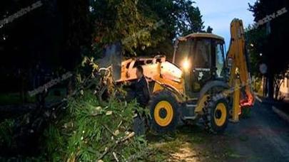 Güclü külək Bakı-Qazax magistralını bağladı - FOTO