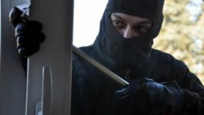 Bakıda mənzildən 20 min manatlıq qızıl oğurlanıb