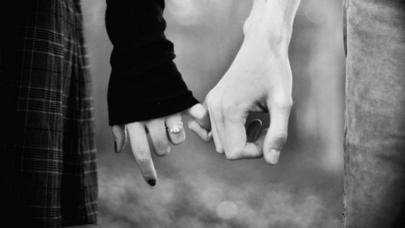 Bakıda ŞOK: 32 yaşlı müəllimə şagirdinə qoşulub qaçdı - VİDEO