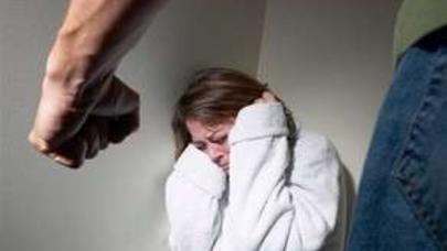 Salyanda qardaşı uşaqları bibilərini döydülər