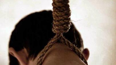 21 yaşlı oğlan özünü məktəbdə asdı