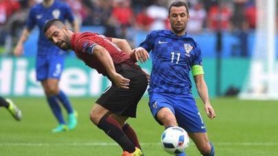 Məşhur futbolçunun atası matç zamanı öldü