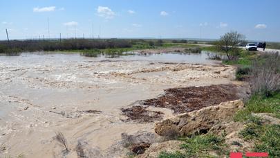 İsmayıllıda 12 yaşlı qızı sel apardı