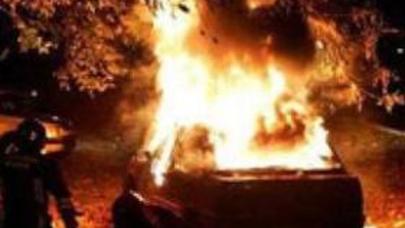 Göygöldə polis maşını yandı