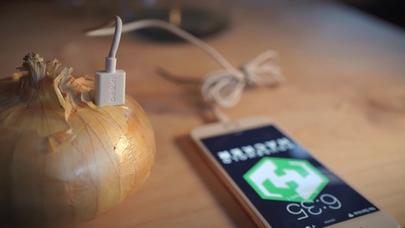 İnanılmaz! Telefonun batareyasını SOĞANLA DOLDURUN - VİDEO