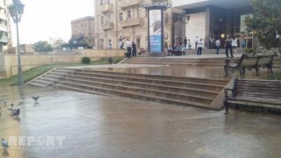 Bakıda metronun qarşısı bir anda bu vəziyyətə düşdü - FOTO