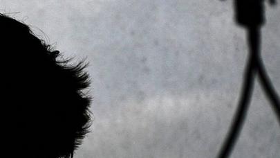 60 yaşlı qadın özünü asdı