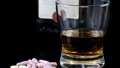 Alkoqolla dərmanı qatışdırdı... öldü