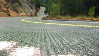 Günəş enerjili ilk yol istifadəyə verildi