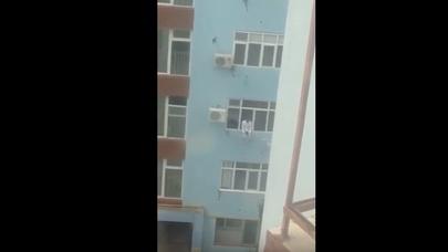 Bakıda ata qızına elə bir şey etdi ki... - ŞOK VİDEO