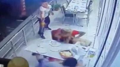 Dəhşətli qətl anbaan kamerada: Sevgilisini gözləri qarşısında... - VİDEO