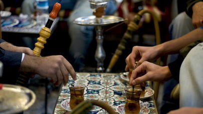 Polis onları qəlyan çəkdiyi üçün saxladı - BAKIDA