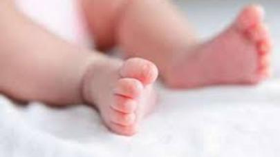 Yeni doğulmuş qız uşağını küçəyə atdılar - BAKIDA