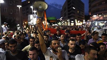Erməni polislər müxalifətçiləri VƏHŞİCƏSİNƏ DÖYDÜ - VİDEO