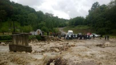 Kiş körpüsünü yenə də sel apardı