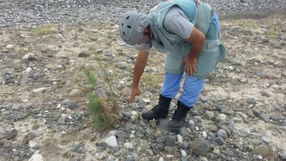 Ermənilər çayla mərmi axıdır - FOTO