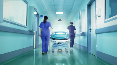 Bakıda 18 yaşlı qız damarlarını doğradı