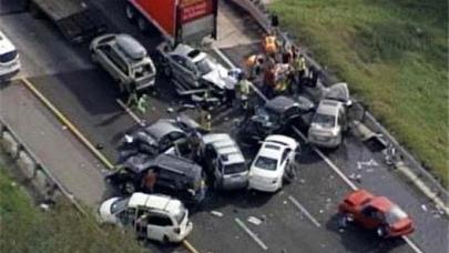 Avtobus 6 maşını əzib keçdi - VİDEO