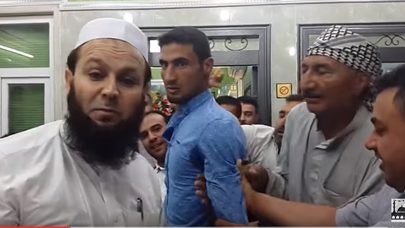 Cin şeyxə hücum etdi - VİDEO