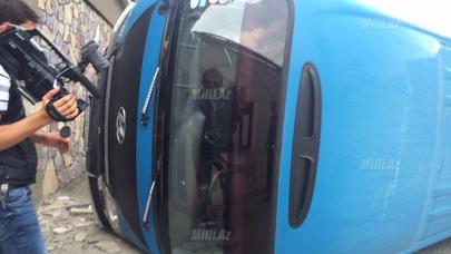 Qorxunc qəza: Sərnişin avtobusu aşdı - FOTO