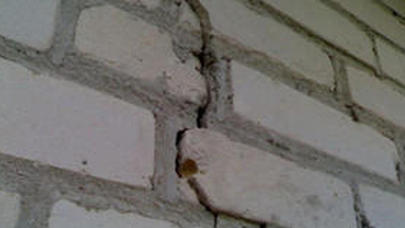 Zəlzələ 100-dən çox evə ziyan  vurub