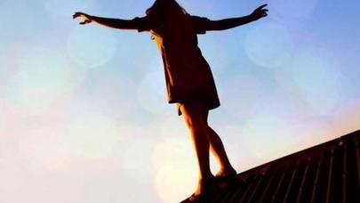 Bakıda dəhşətli intihar: Qadın özünü 16-cı mərtəbədən atdı