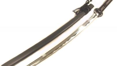 Küçənin ortasında qılınc tapıldı - BAKIDA