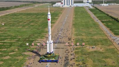 Çin fəzaya ilk mobil telekommunikasiya peyki buraxıb